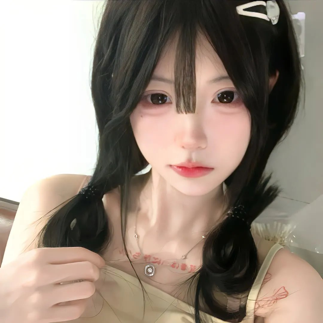 白色，红色与...